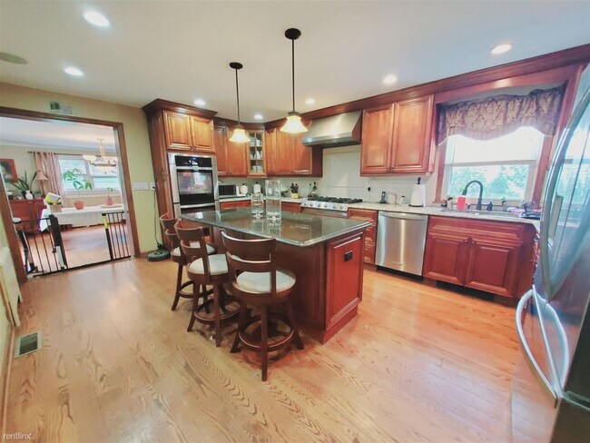 Foto del edificio - 2 br, 1 bath Condo - 36 Gerry St Apt 1