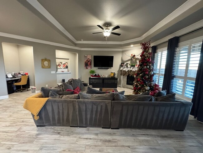 Foto del edificio - 6014 Silent Rain Dr