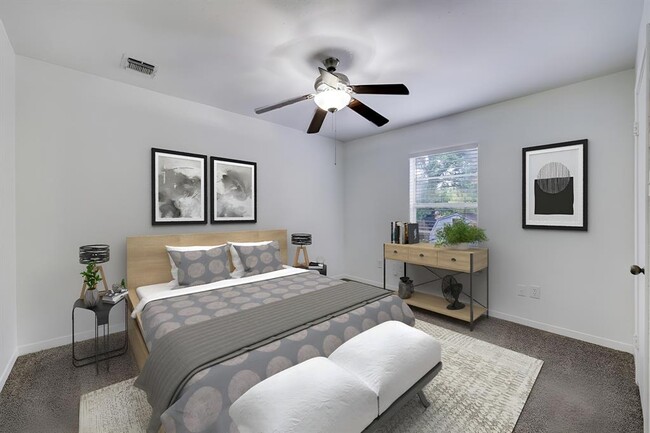Foto del edificio - 5906 Golden Forest Dr