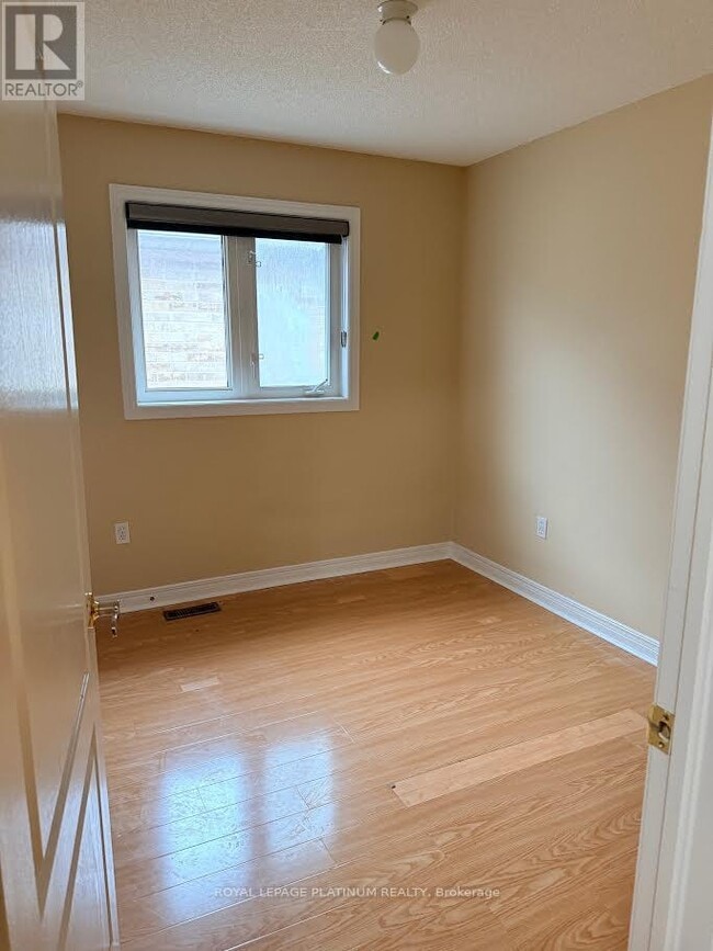 Building Photo - 364 Krotone Crescent