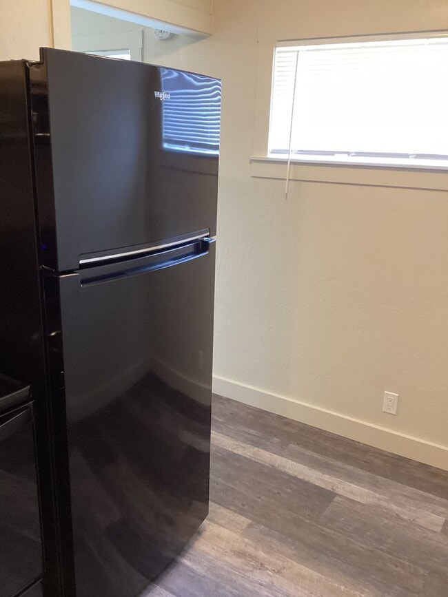 Building Photo - Newly Remodeled Single Level Apartment in ...