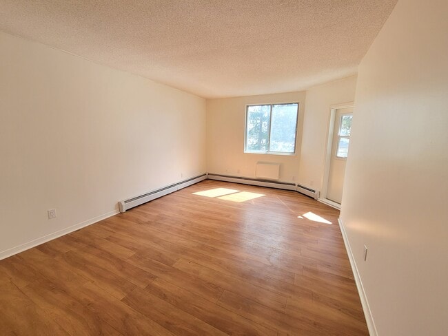 Building Photo - 828 Sutton Mills