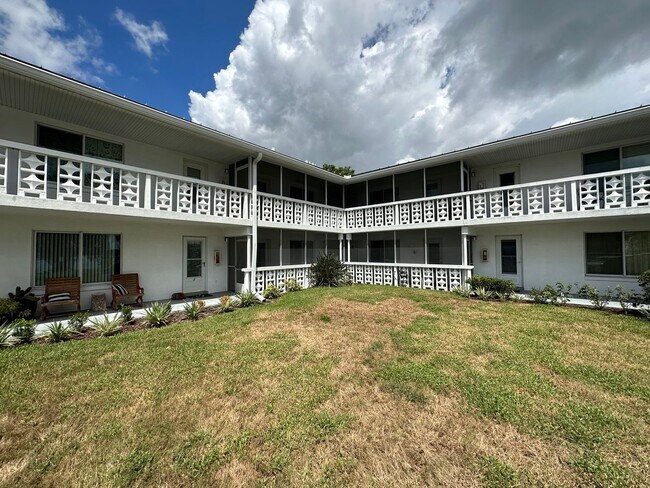 Foto del edificio - Renovated 2 Bed, 2 Bath Condo in Lakeside Community of Lake Maitland Terrace!!