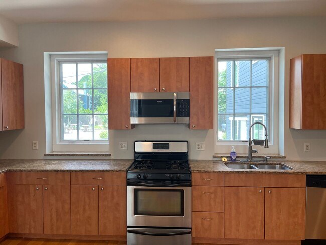 Building Photo - 1488 Westminster St