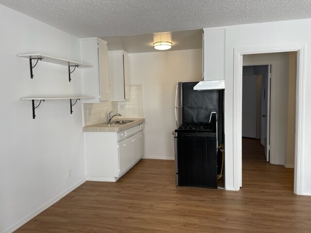 Building Photo - 5229 Cartwright Ave