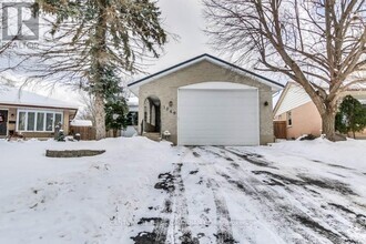 Building Photo - 1049 Mahogany Crescent