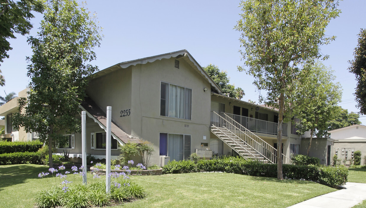 Primary Photo - Vancouver Park Apartments