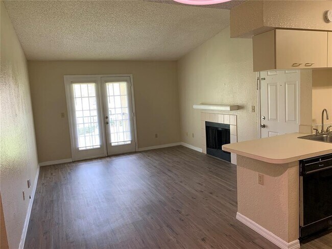 Building Photo - 2550 N Alafaya Trail
