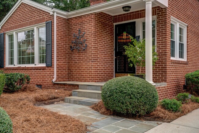 Foto del edificio - 307 Clyde Ave NW