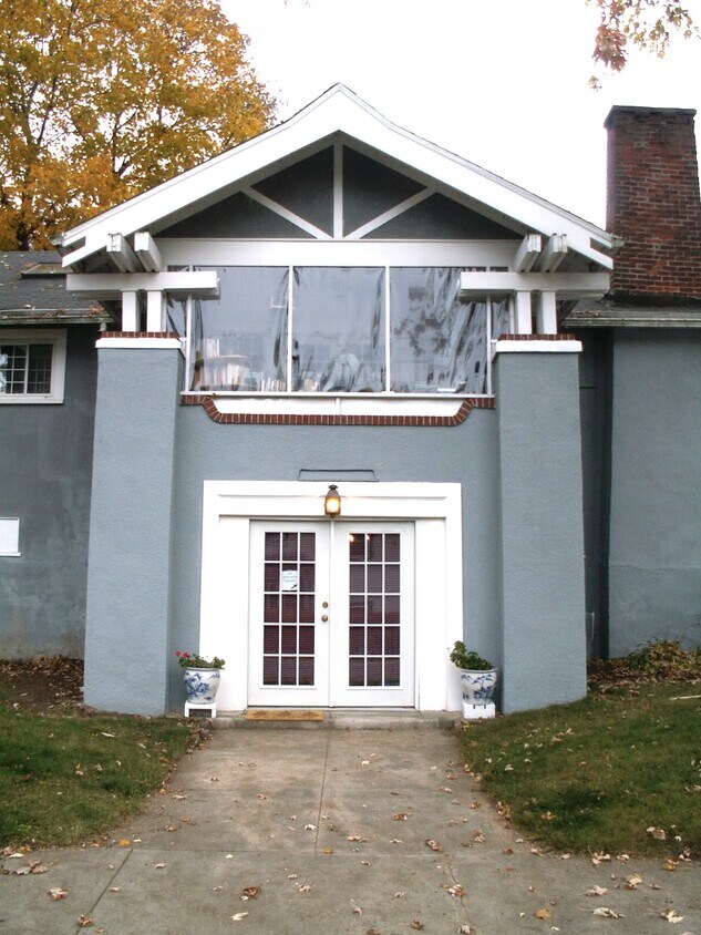 Parking at private entrance - 616 Willow St