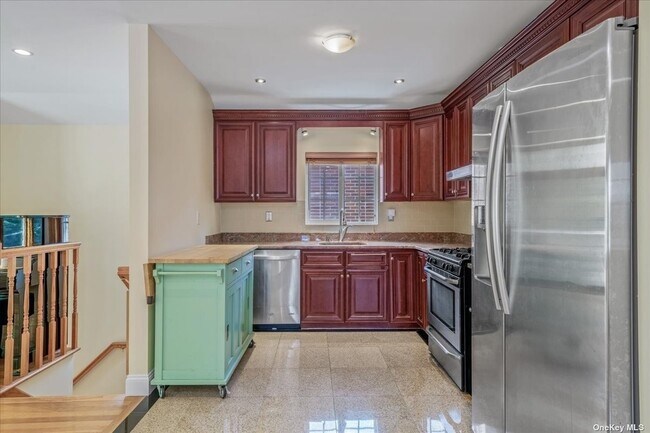 Foto del edificio - 64-54 233rd St