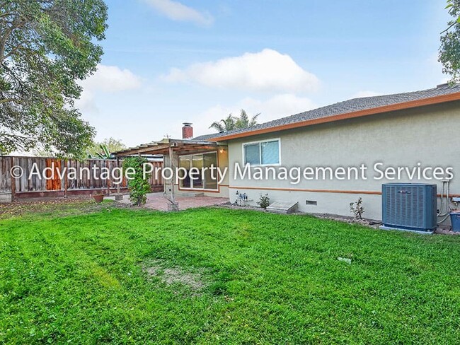 Building Photo - 1370 Santa Rita Rd