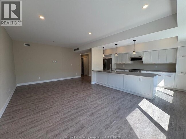Building Photo - 550 Sandison St