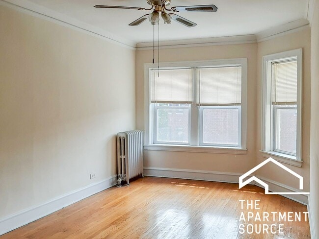 Building Photo - 2204 W Foster Ave