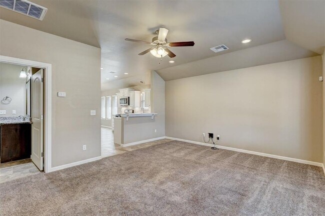 Foto del edificio - 5600 Campbell Creek Drive