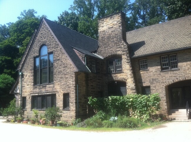 Building Photo - 291 Corning Dr