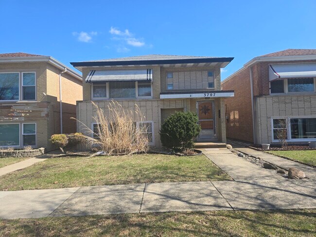 Foto del edificio - 3707 Clarence Ave