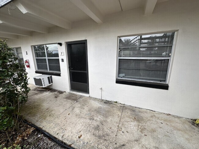 Building Photo - 5261 Alhambra Dr