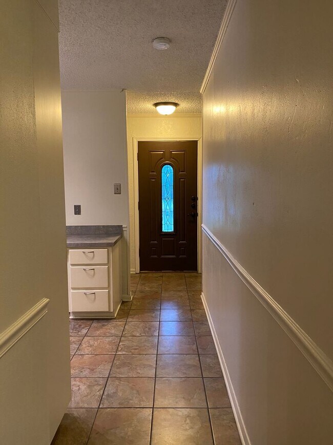 Foto del edificio - 3 BEDROOM, CORNER LOT