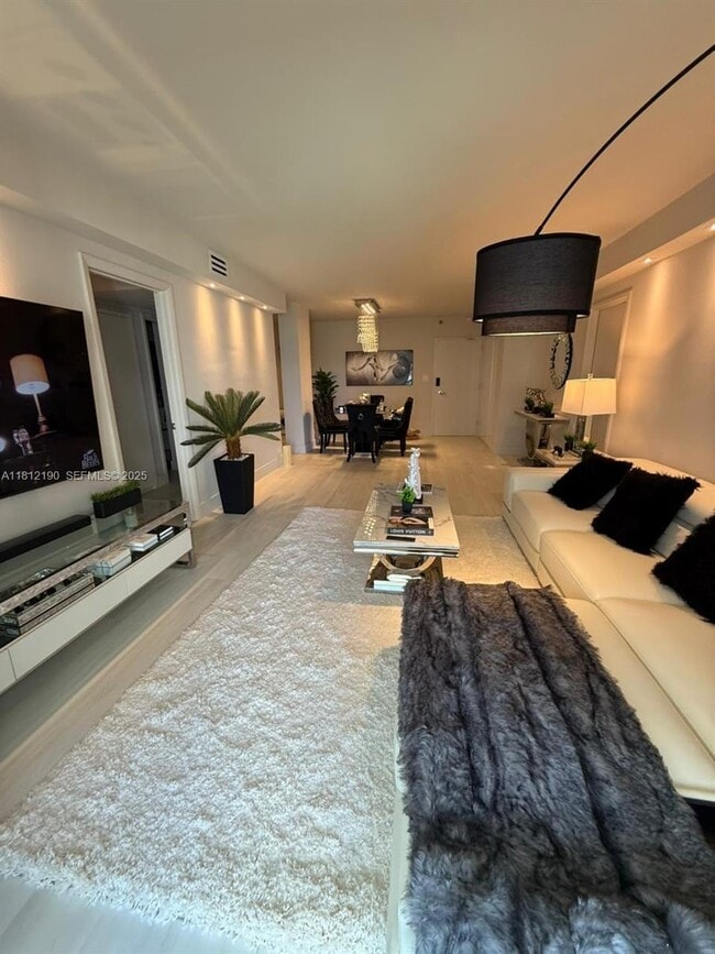 Building Photo - 5151 Collins Ave