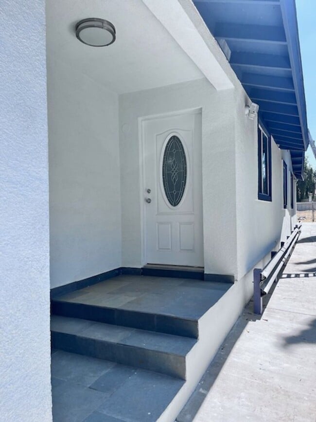 Building Photo - AVENUE B (925-927)