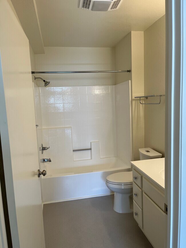 Foto del edificio - 5429 Troost Ave