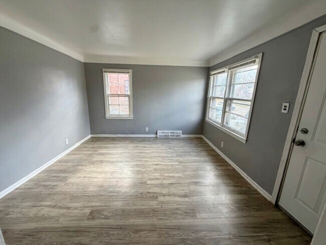 Foto del edificio - 3 Bedroom 1 Bath Welcome Section 8 Call 313-429-3244 Kpm Detroit