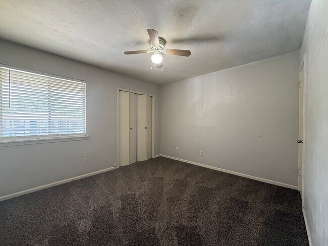 Foto del edificio - UPSTAIRS UNIT ON THE GOLF COURSE!