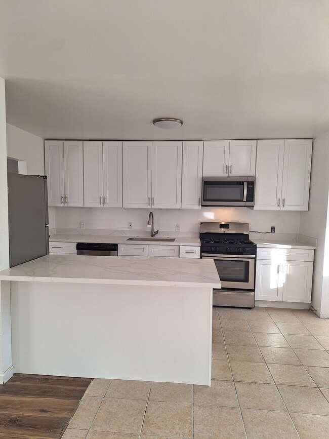 Building Photo - 1835 N Ave 53