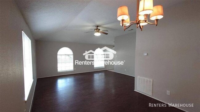 Building Photo - Updated 3 bedroom 2 bath home is ready for...