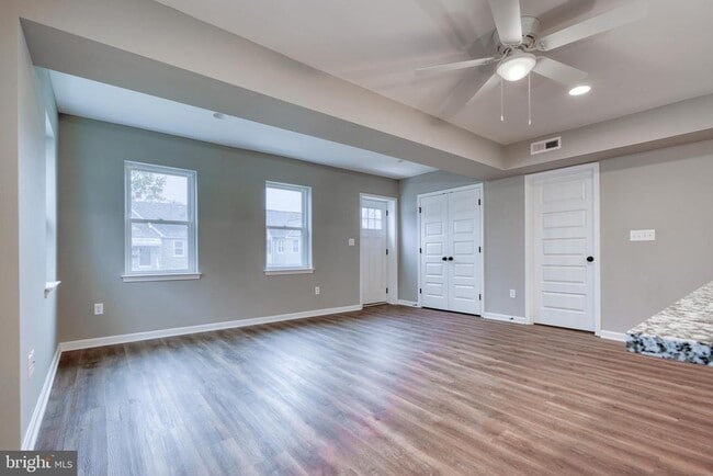 Building Photo - 6722 Brentwood Ave