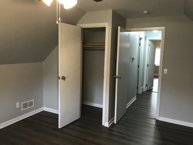 Building Photo - 10836 Pleasanthill Dr