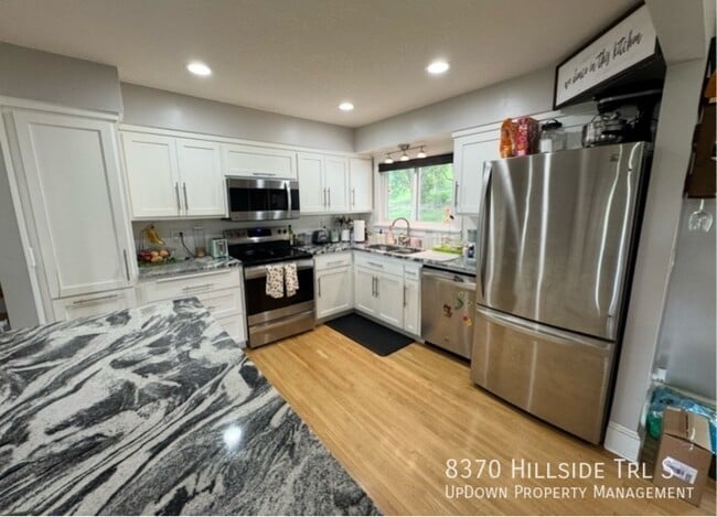 Foto del edificio - 8370 Hillside Trail S