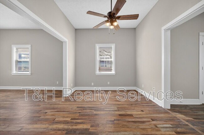 Building Photo - 234 N Addison St