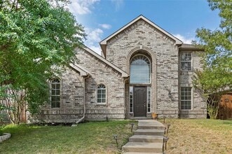 Building Photo - 2026 Camelot Dr