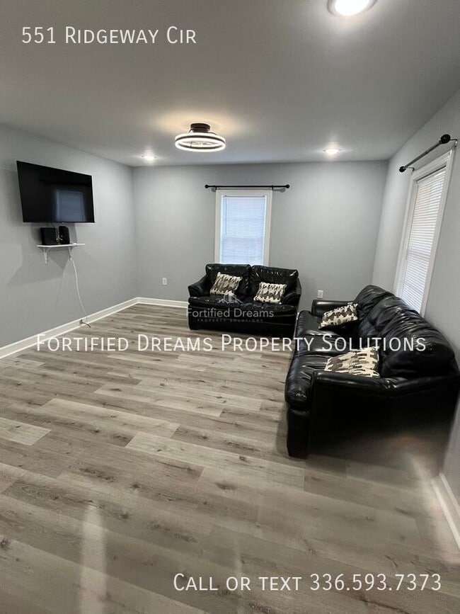 Building Photo - 551 Ridgeway Cir