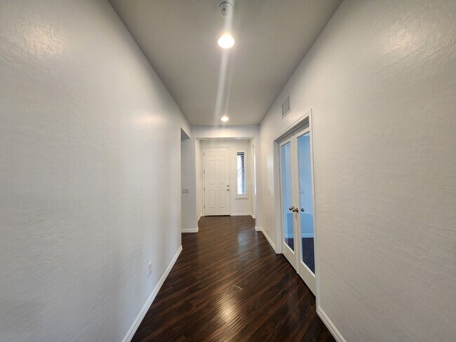 Foto del edificio - Lovely Single Story Home in Mountains Edge