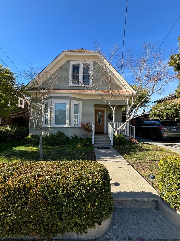 Primary Photo - BRIGHT, SPACIOUS HOME IN PRIME SANTA CRUZ ...