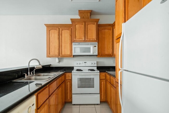 Building Photo - 3036 Scottland Dr