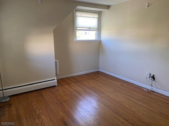 Building Photo - 105 6th Ave