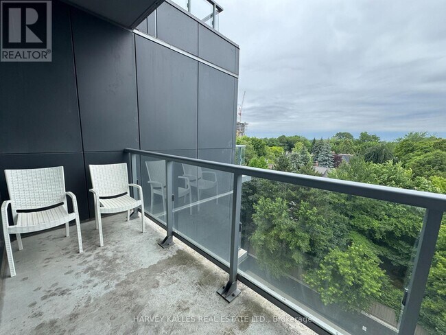 Photo du bâtiment - 6-716 Parkwood Ave