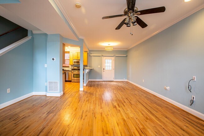 Foto del edificio - Stunning 2 BR/2 BA Apartment in Capitol Hill!