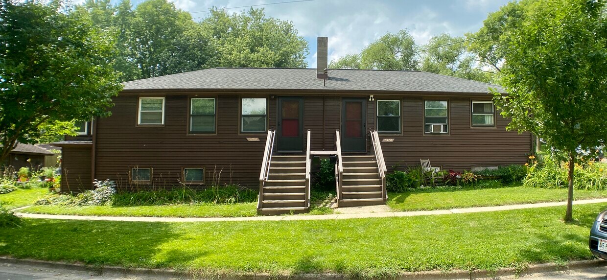 Front (1514 On Left) - 1514 Loftsgordon Ave