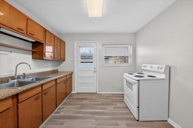 Building Photo - 2301 Perkins Ave