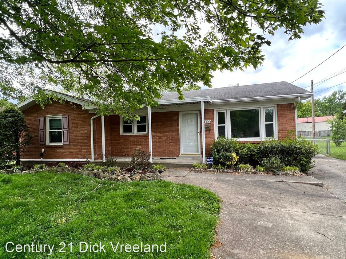 2029 Lynn Lea Rd, Shively, KY 40216 House Rental in Shively, KY