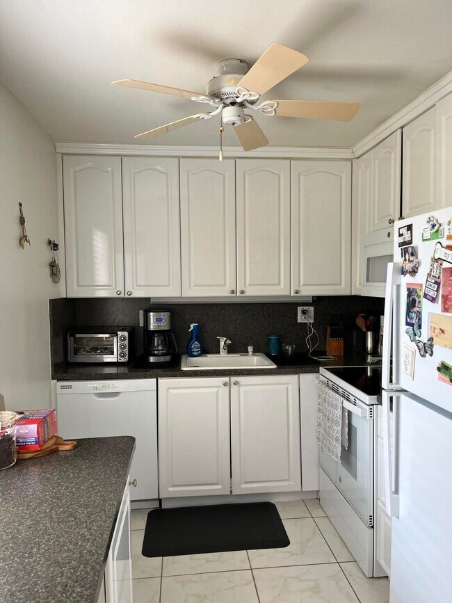 Foto del edificio - 434 Normandy Ln