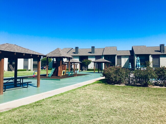 Foto del edificio - 1413 Tennis Dr