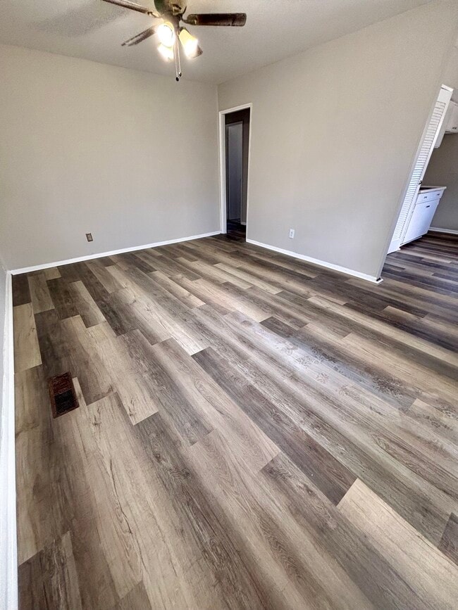 Building Photo - 1329 Roosevelt Ave