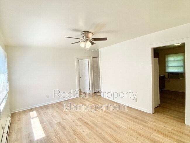 Building Photo - 157 Choate St