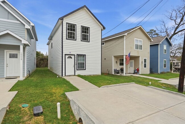 Building Photo - 16680 E Ivanhoe St